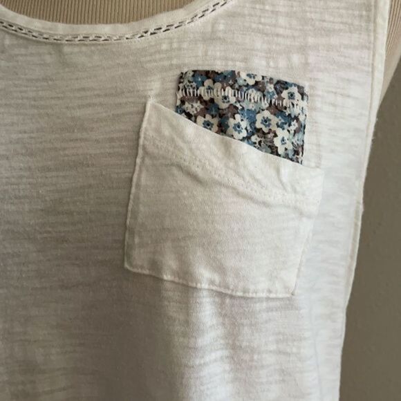 White tank by anthropology size‎ 6 - Picture 2 of 5